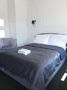 Łóżko lub łóżka w pokoju w obiekcie Apartamenty Stary Browar Oleśnica