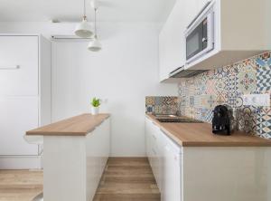 Kuchyňa alebo kuchynka v ubytovaní Siroco by Seaside Homes