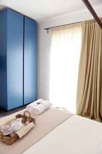 a bedroom with a bed with a tray of food and towels at Arya Nobile Dimora in Carovigno
