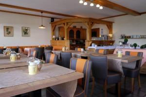 Restaurace v ubytování Hotel-Weinhaus Stettler + 2 fotografie