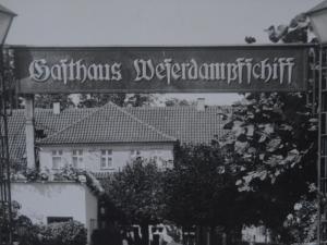 a sign that reads santiago de compostelaitt at Zum Weserdampfschiff in Bad Karlshafen