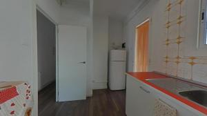 Dapur atau dapur kecil di Near Clot & Sagrada Familia Apartment