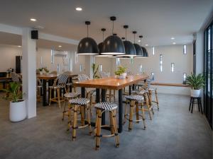 Blu Monkey Hub & Hotel Ranong餐厅或其他用餐的地方