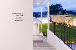Blu Monkey Hub & Hotel Ranong外面的花园