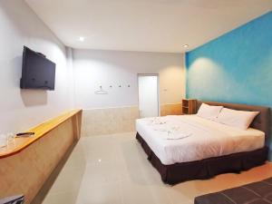 เตียงในห้องที่ ลิตเติ้ล ฮิลล์ สัตหีบ รีสอร์ท ( Little Hill Sattahip Resort )