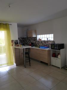 Una cocina o cocineta en Les Lataniers