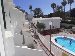 The swimming pool at or close to Niza Apartamentos