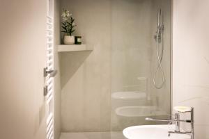 A bathroom at MAMELI PREMIUM by IDEA MONFERRATO sas