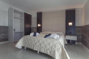 Postel nebo postele na pokoji v ubytování Hotel San Luca