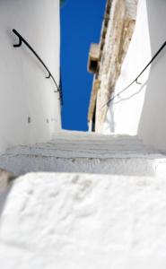 a close up of a doorway of a white building at Arya Nobile Dimora in Carovigno