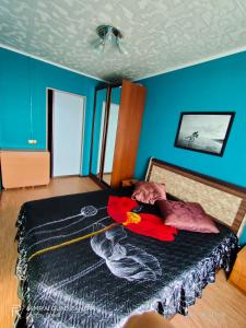 Giường trong phòng chung tại Apartments on Komsomolskoy