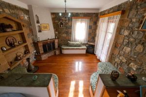 Gallery image of Mary stone house in Kardamili