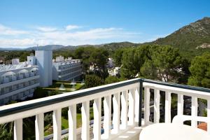 vista dal balcone di un edificio di Universal Hotel Laguna a Canyamel