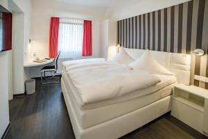 Postel nebo postele na pokoji v ubytování Hotel Linde