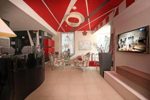 صورة لـ Happy Hotel Atelier Gardone Riviera Centro & Beach في غاردوني ريفييرا