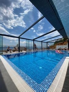 a large swimming pool on the top of a building at Sea House Resort in Brela