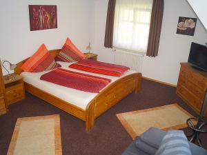 Un pat sau paturi într-o cameră la Andrea's Ferienwohnungen