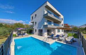 Bazén v ubytovaní Luxury Dream House alebo v jeho blízkosti