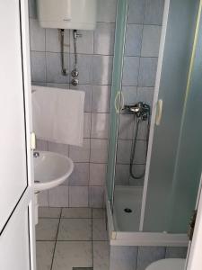 Vonios kambarys apgyvendinimo įstaigoje Iva Apartments