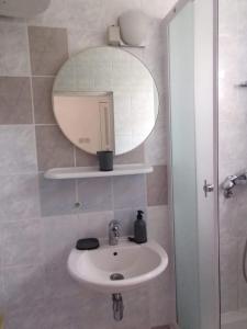 Vonios kambarys apgyvendinimo įstaigoje Iva Apartments