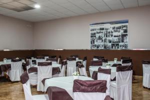 A restaurant or other place to eat at Hotel Ancora