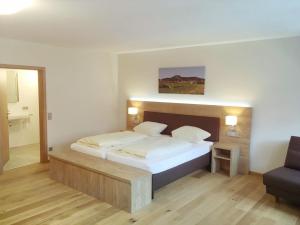 En eller flere senge i et værelse på Hotel Gasthof Zum Löwen