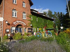 a bike parked in front of a brick building at Klostermühle Bursfelde in Hannoversch Münden