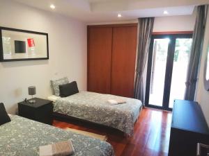 Säng eller sängar i ett rum på Praia da Luz Mar e Sol Apartamento