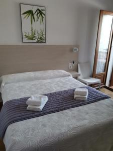 Hôtel Punta e Mare des Chambres ou des Appartements T2客房内的一张或多张床位
