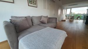 A seating area at Rooftop Terrace, free garage parking and Pool!
