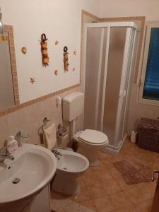 a bathroom with a shower and a toilet and a sink at Casa Vacanze Porto Ulisse Teresa in Ispica