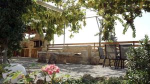 A garden outside Studio Panagiota - Oasis holiday houses