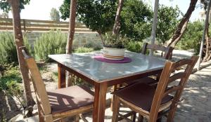 A garden outside Studio Panagiota - Oasis holiday houses