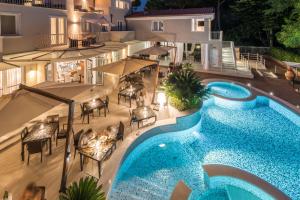 Bazén v ubytování Hotel Stella Della Versilia nebo v jeho okolí