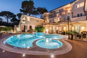 Bazén v ubytování Hotel Stella Della Versilia nebo v jeho okolí