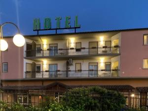 a hotel with a sign on top of it at M'ami in Magliano deʼ Marsi