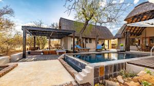 an image of a house with a swimming pool at 444 on Taaibos in Hoedspruit