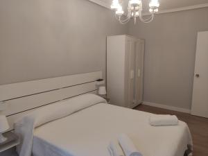 Łóżko lub łóżka w pokoju w obiekcie Las Ildas