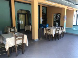 a dining room with tables and chairs in a restaurant at Il Portichetto in LʼAquila