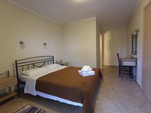 A bed or beds in a room at Queen of Orliaka