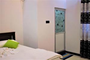 Postel nebo postele na pokoji v ubytování Sky White Villa