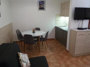 Φωτογραφία από το άλμπουμ του Apartment Anja στο Χέρτσεγκ Νόβι +3 φωτογραφίες