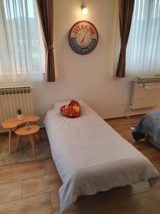 Posteľ alebo postele v izbe v ubytovaní Studio apartmani Toplička bajka