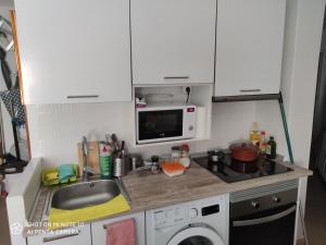 A kitchen or kitchenette at Habitación AP Még 6 kép