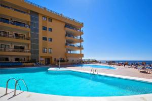ein großer Pool vor einem Hotel in der Unterkunft 431 - Edif Aguamarina - Vacation Rental Home in the coast line of Golf del Sur in San Miguel de Abona