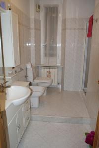 a bathroom with two toilets and a sink and a shower at Buonviaggio in La Spezia