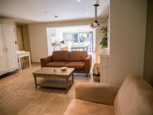 Khu vực ghế ngồi tại Maison Willem Tell