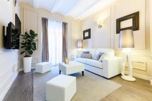 A seating area at MD Pelayo