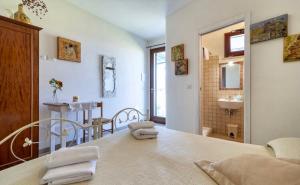 A bed or beds in a room at Camere a sud est