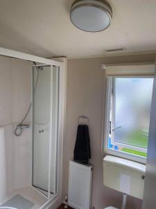 A bathroom at D24 is a 2 bedroom 6 berth caravan close to the beach on Whitehouse Leisure Park in Towyn near Rhyl with decking and private parking space This is a pet free caravan